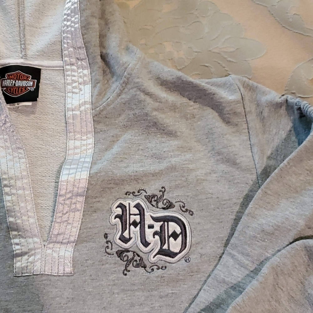 Sweatshirt - Picture 2 of 6